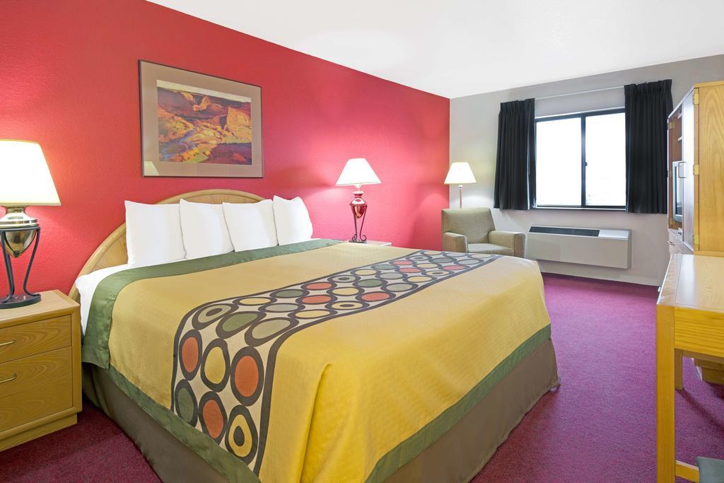 Super 8 Albuquerque/Midtown Hotel Exterior photo
